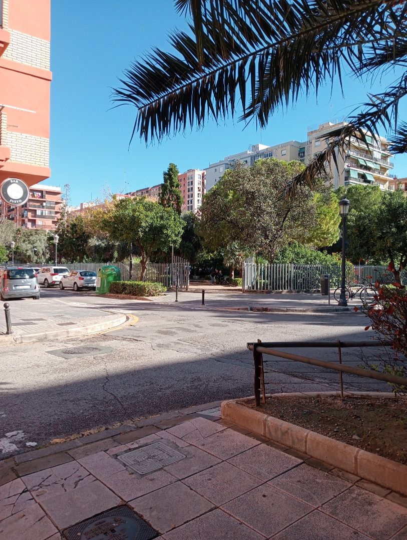 Vista exterior de Pis de lloguer en  Valencia Capital amb Moblat i Balcó