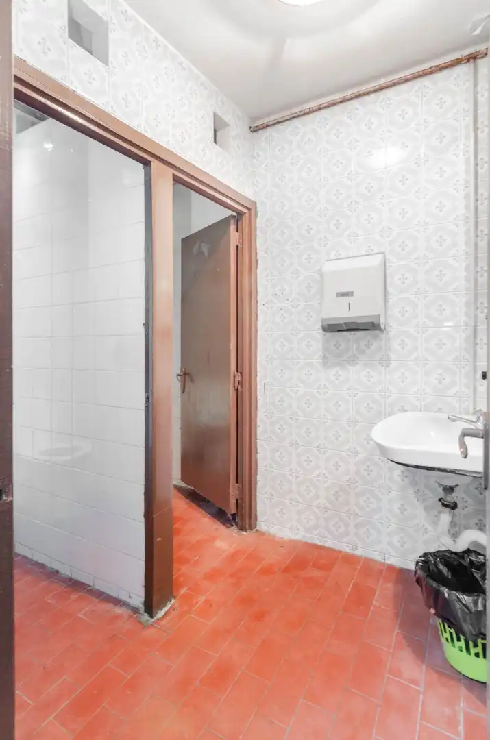 Baño de Local en venta en Villaviciosa