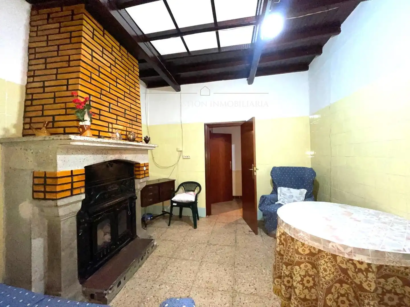Casa o xalet en venda en San Pedro de Rozados amb Calefacció, Traster i Moblat
