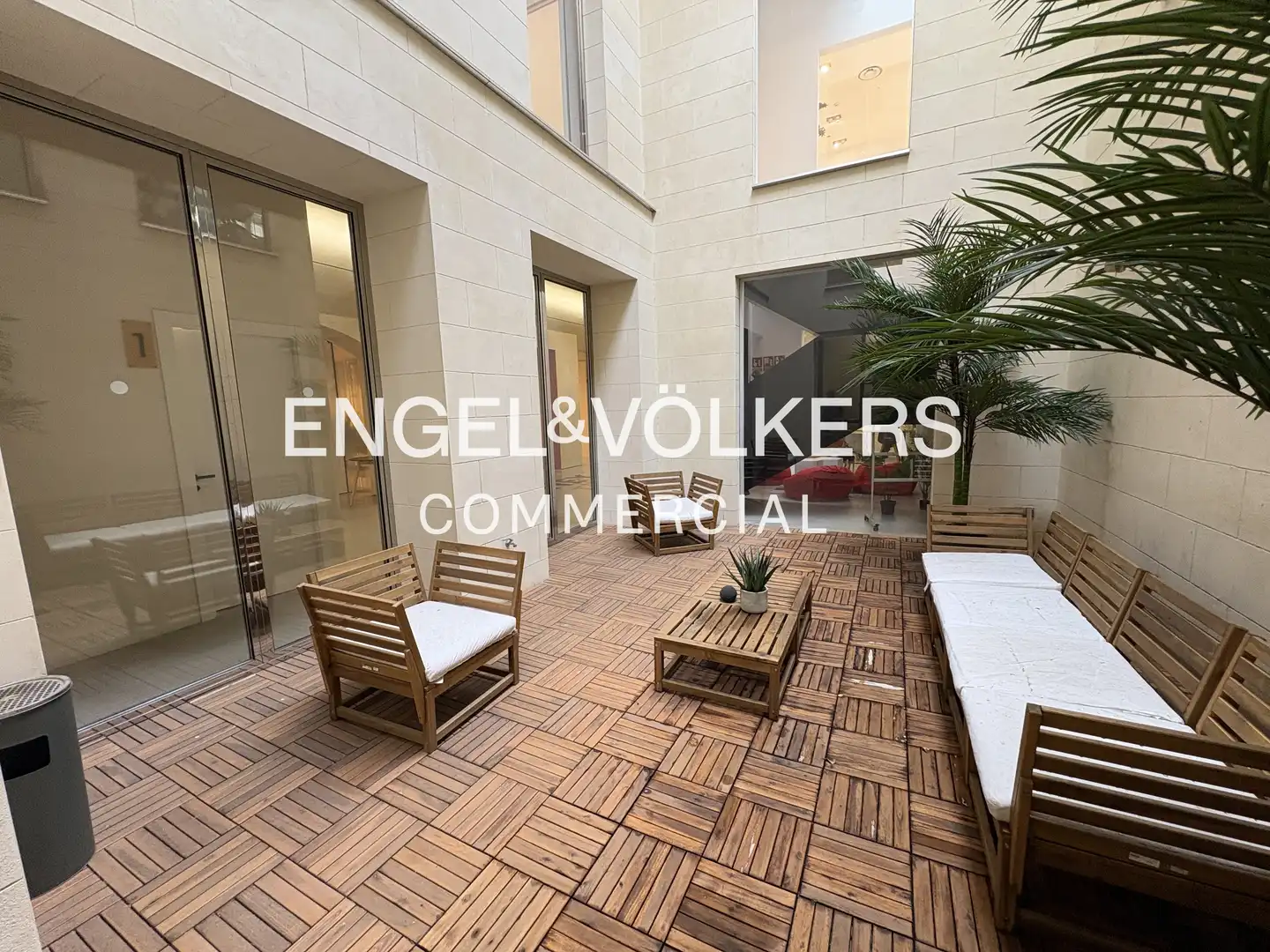 Terrace of Commercial properties for rent in Barcelona