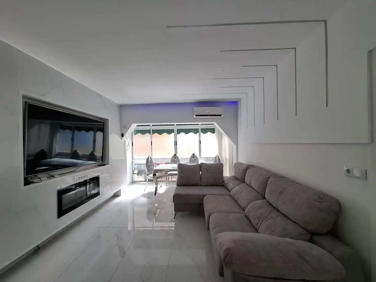 Sala de estar de Piso en venta en Marbella con Aire acondicionado y Piscina comunitaria
