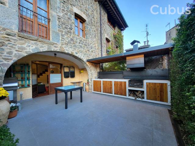 Casa adosada en Venta en Riudaura