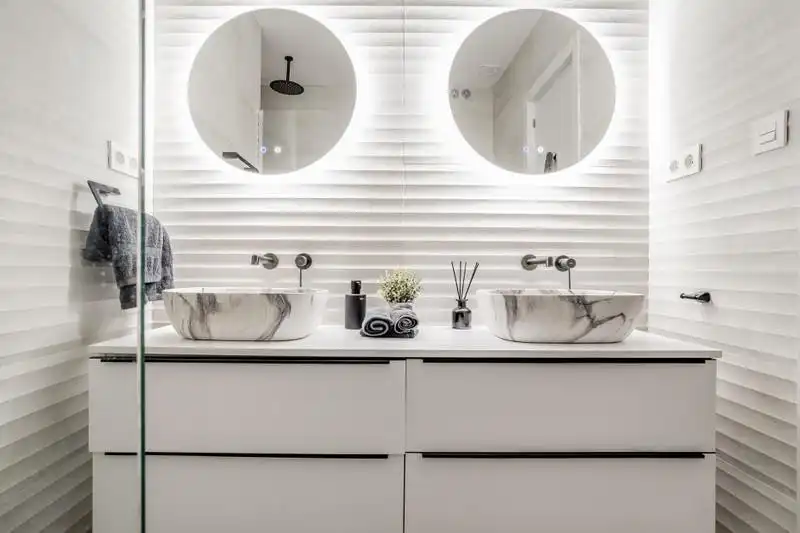 Bathroom of Apartments for rent in Nueva Andalucía