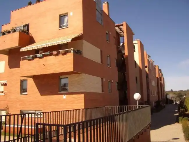 Vista exterior de Pis en venda en Boadilla del Monte amb Aire condicionat, Calefacció i Parquet
