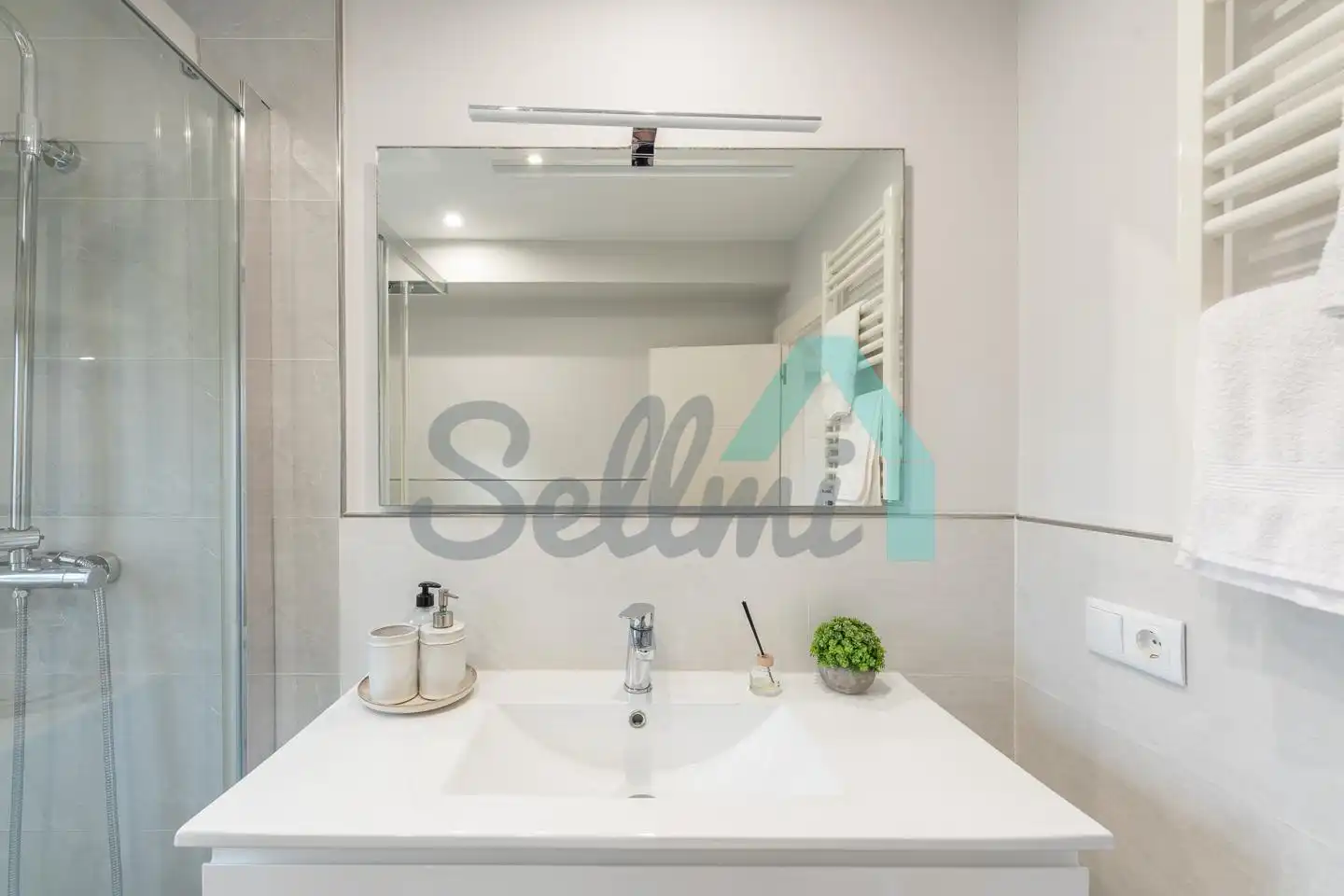 Baño de Piso en venta en Carreño con Calefacción, Terraza y Amueblado