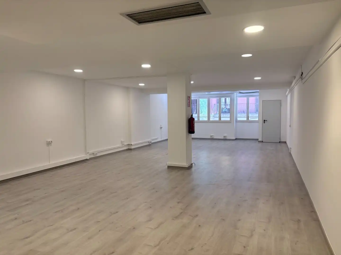 Office for rent in Barcelona  with Air Conditioner