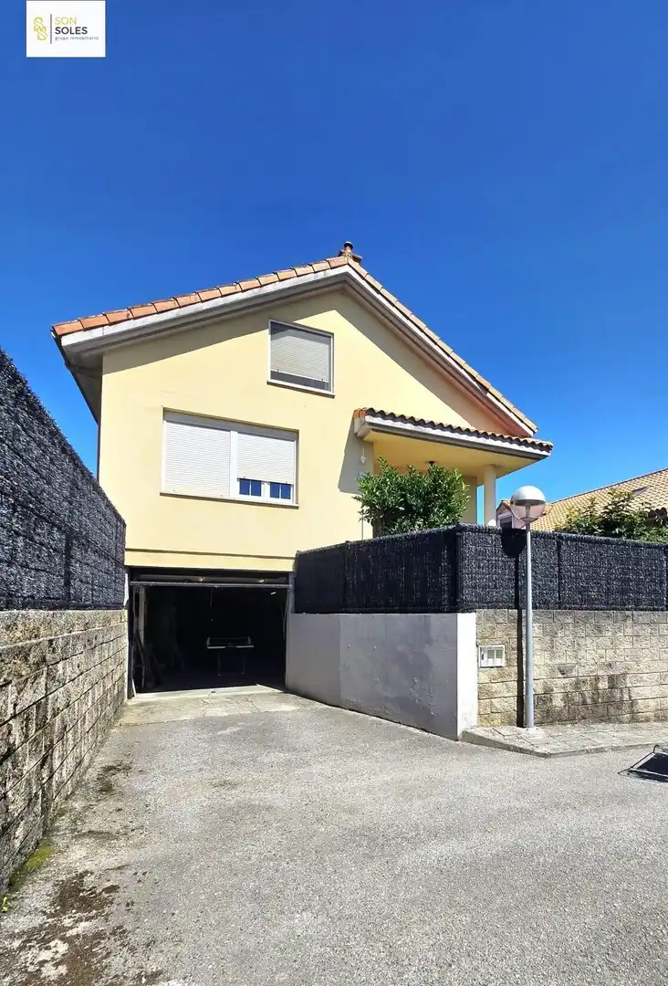 Vista exterior de Casa o xalet en venda en Piélagos amb Calefacció, Jardí privat i Traster