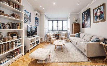 Living room of Flat for sale in  Madrid Capital