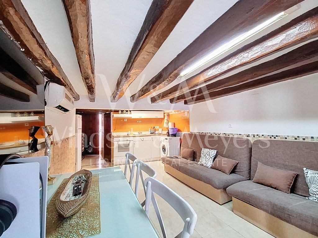 Sala d'estar de Estudi en venda en Eivissa amb TV i Balcó
