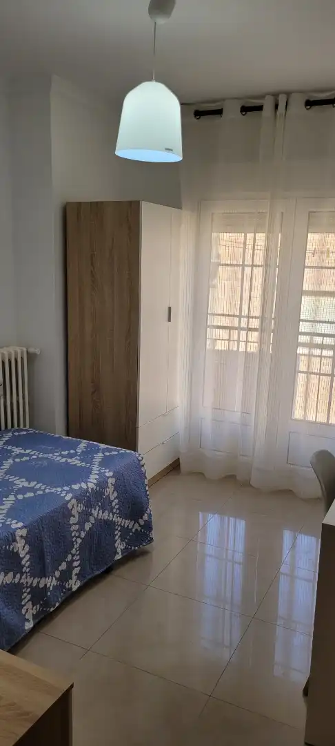 Habitación de Piso de alquiler en Cuenca con Calefacción, Parquet y Amueblado