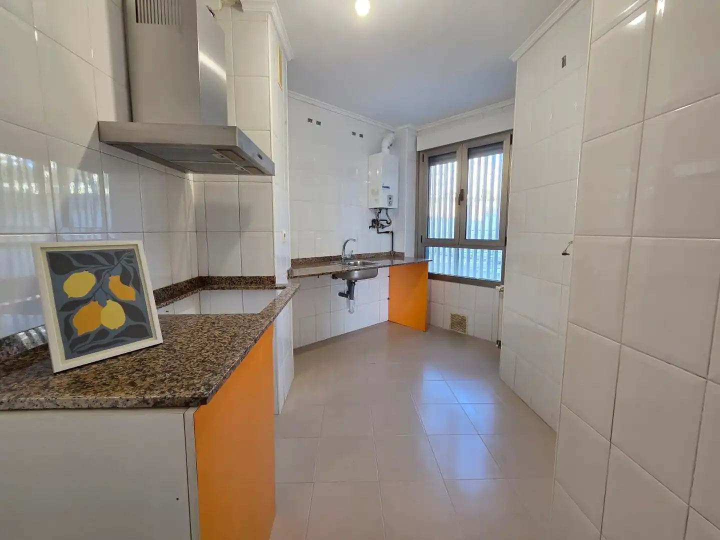Küche von Wohnung zum Verkauf in Santander mit Heizung, Privatgarten und Parkett