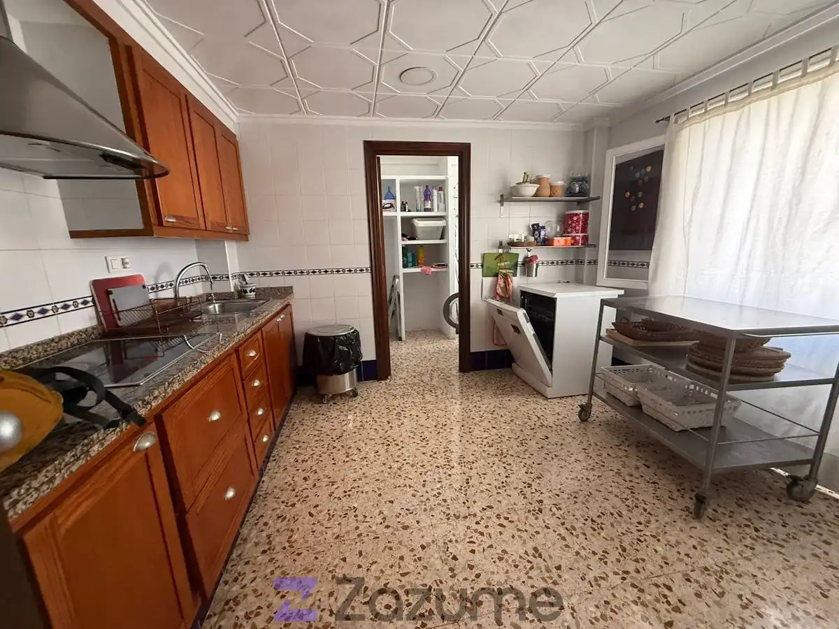 Cuina de Pis de lloguer en Santa Pola amb Aire condicionat, Terrassa i Moblat