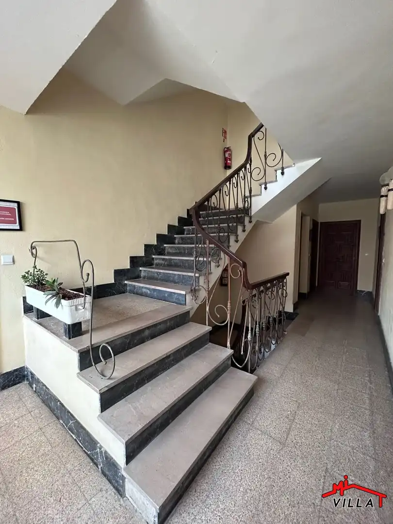 Wohnung zum Verkauf in Laredo mit Heizung, Terrasse und Möbliert