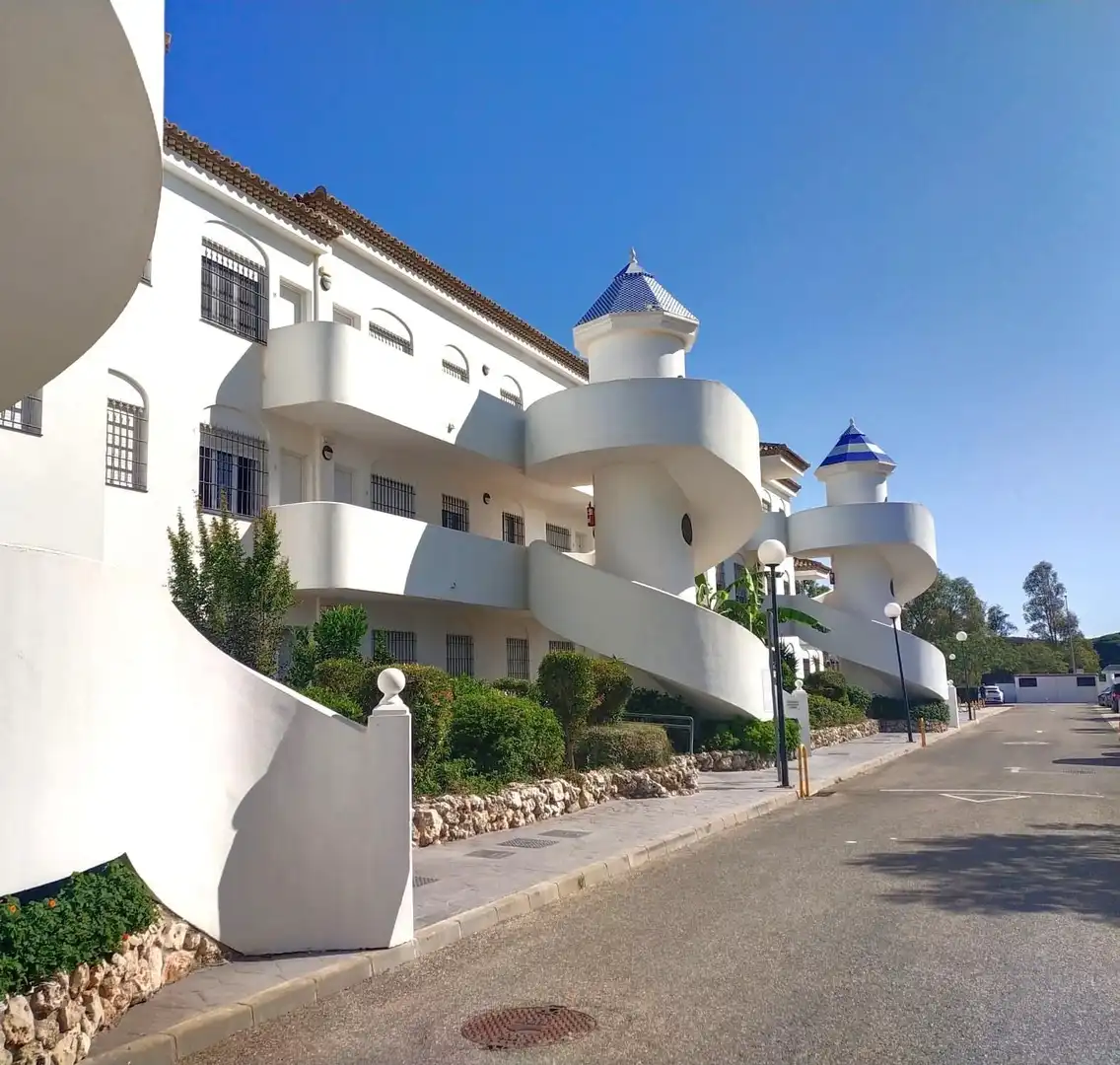 Vista exterior de Apartamento en venta en Chiclana de la Frontera con Jardín privado, Terraza y Amueblado