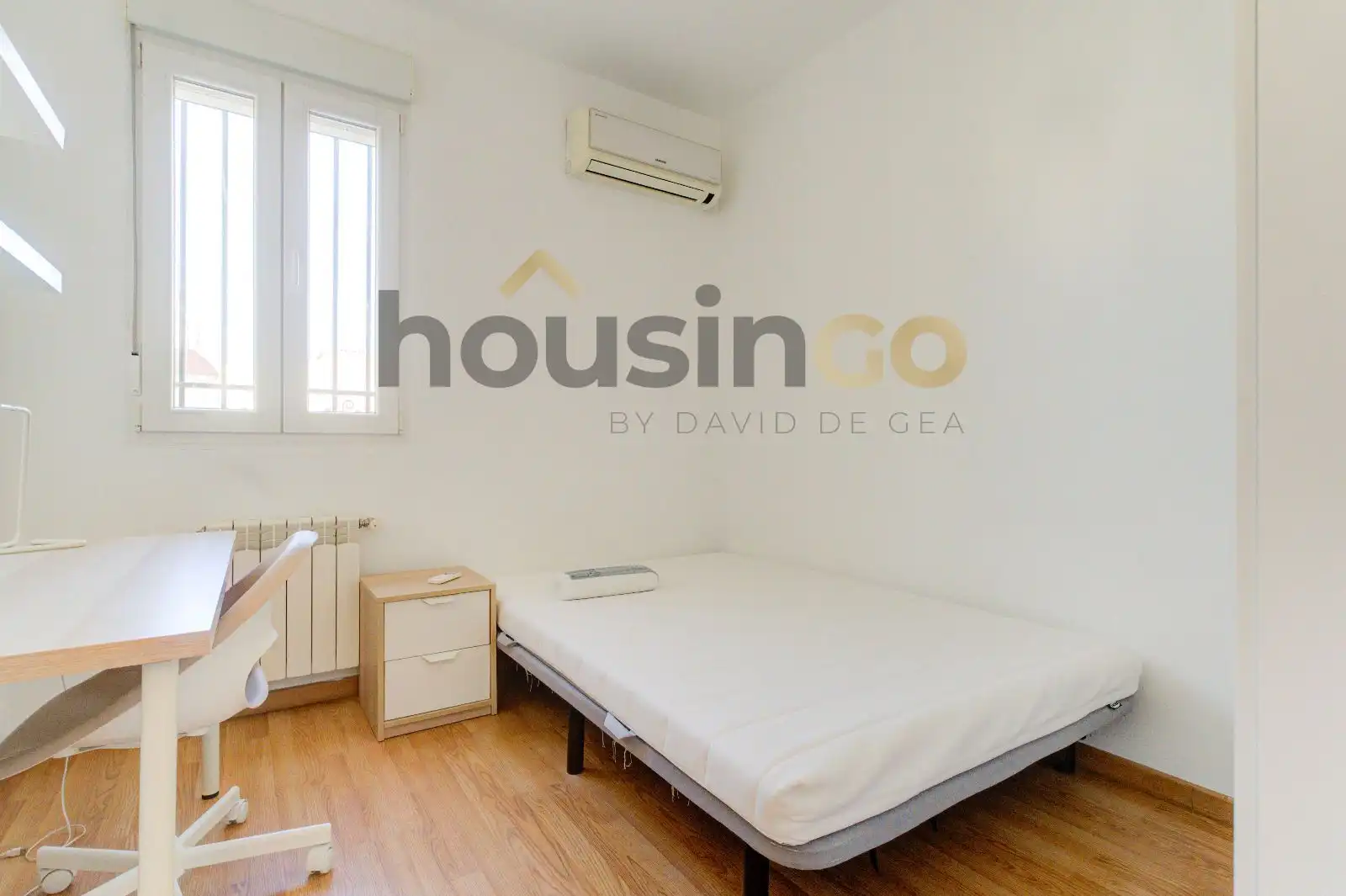 Schlafzimmer von Dachboden zur Miete in Madrid mit Klimaanlage, Heizung und Parkett