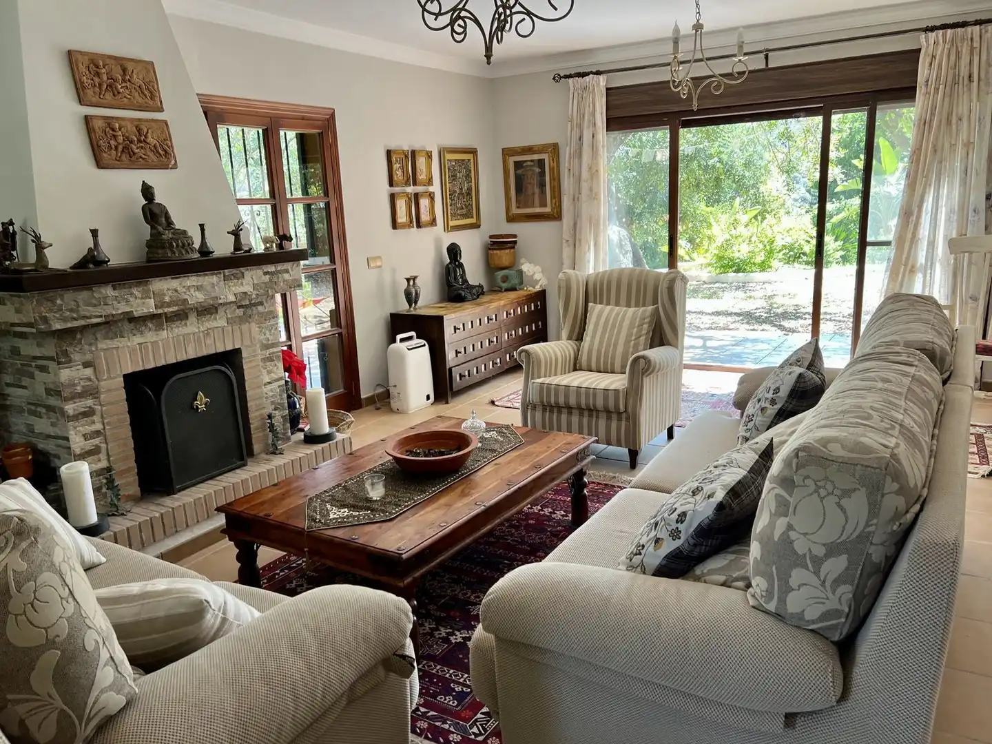 Sala de estar de Casa o chalet en venta en Estepona con Aire acondicionado, Terraza y Piscina