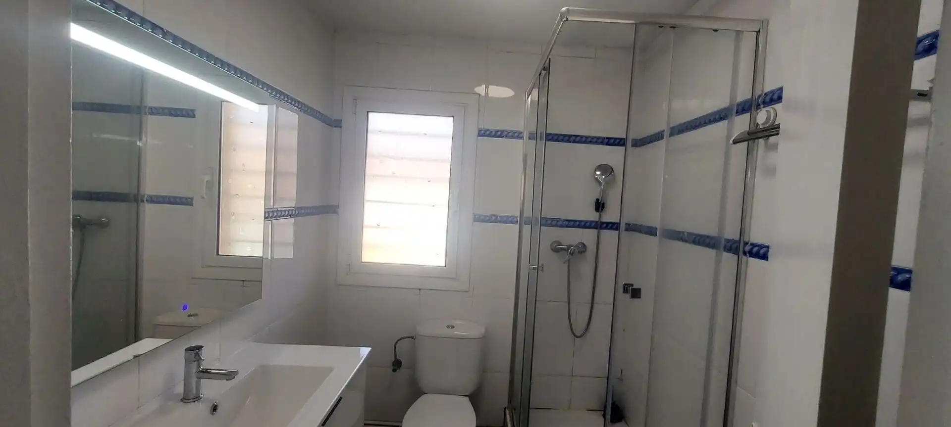 Baño de Casa o chalet en venta en Barberà del Vallès con Calefacción, Jardín privado y Terraza