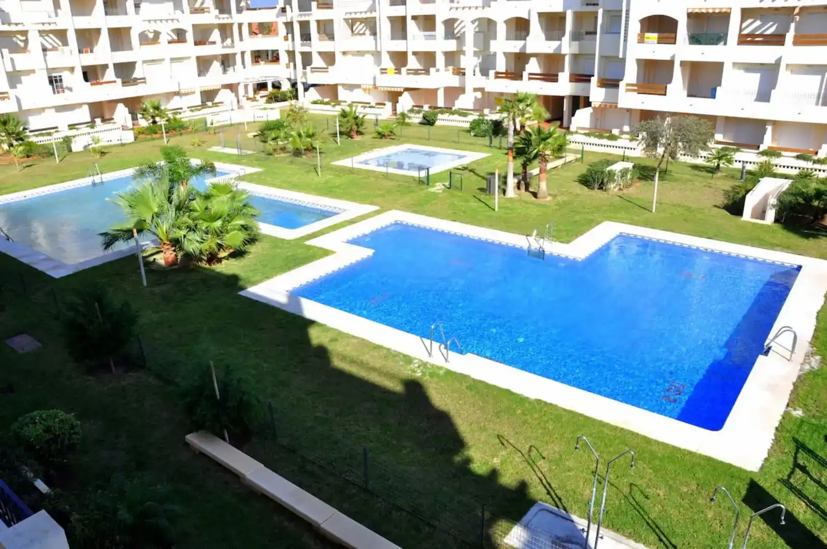 Schwimmbecken von Wohnungen zur Miete in Roquetas de Mar mit Klimaanlage, Schwimmbad und Balkon
