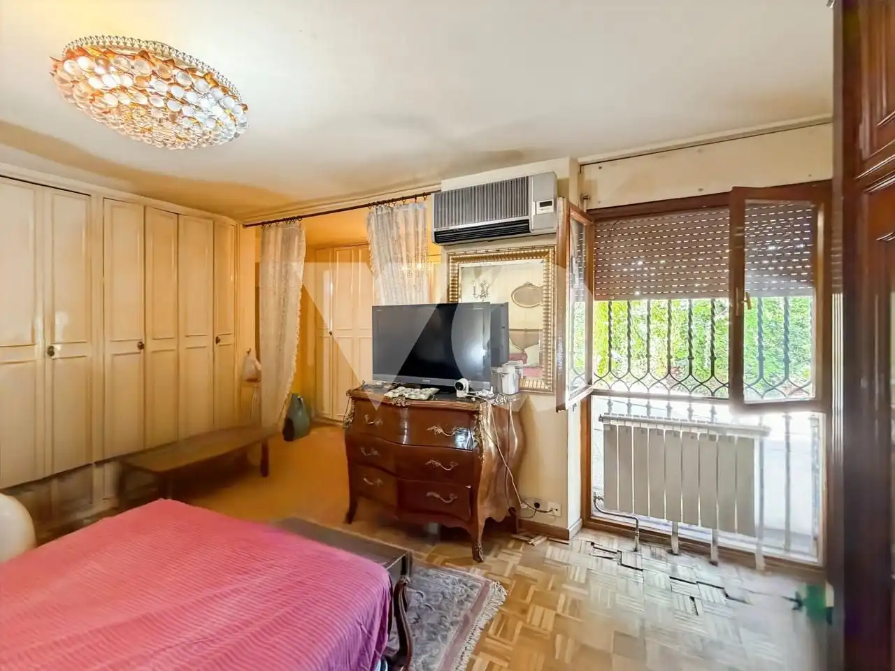 Dormitori de Casa o xalet en venda en Madrid amb Calefacció, Jardí privat i Parquet