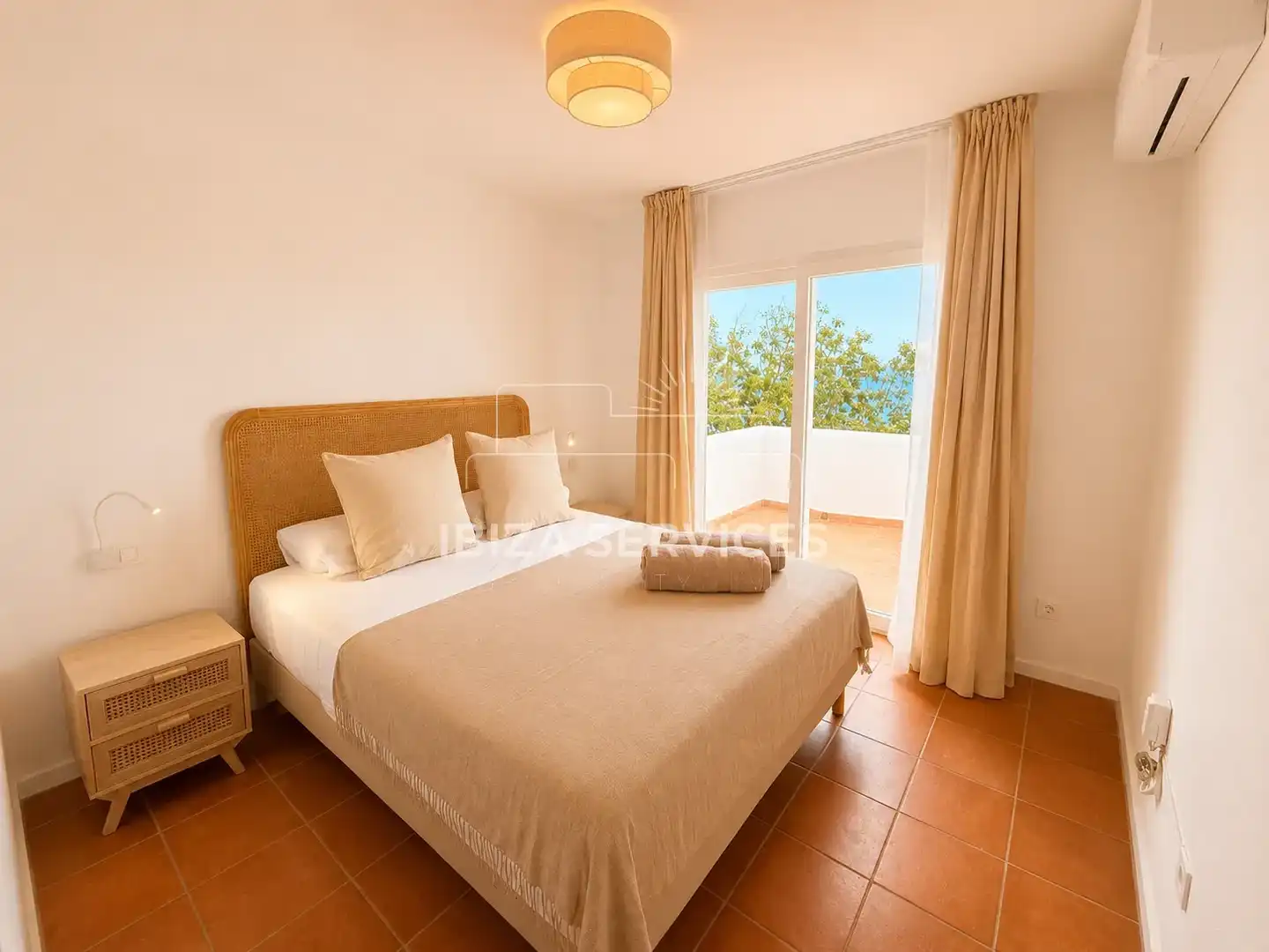 Habitación de Casa o chalet de alquiler en Santa Eulària des Riu con Aire acondicionado, Jardín privado y Piscina