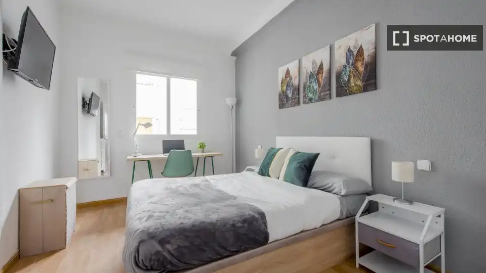 Schlafzimmer von Wohnung zur Miete in Madrid mit Klimaanlage, Heizung und Möbliert
