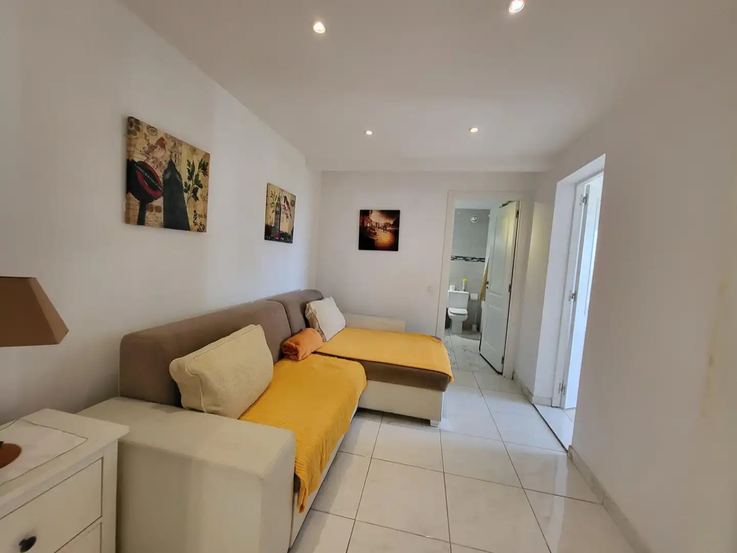 Sala d'estar de Casa o xalet en venda en Arona amb Aire condicionat, Jardí privat i Terrassa