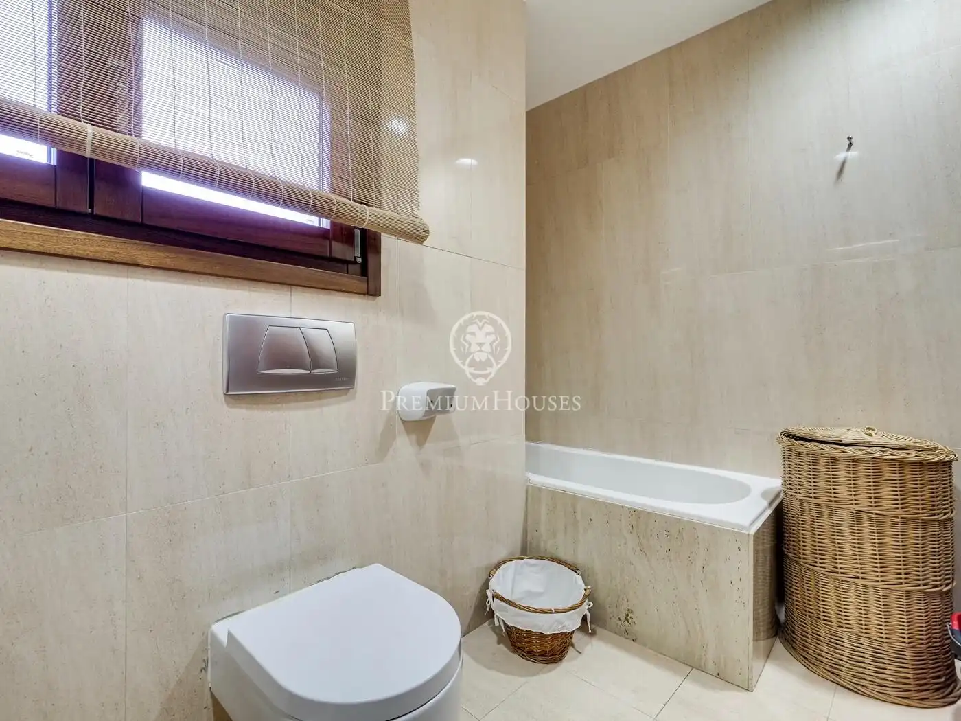 Bathroom of Houses for sale in Olesa de Montserrat  with Air Conditioner, Private garden and Terrace