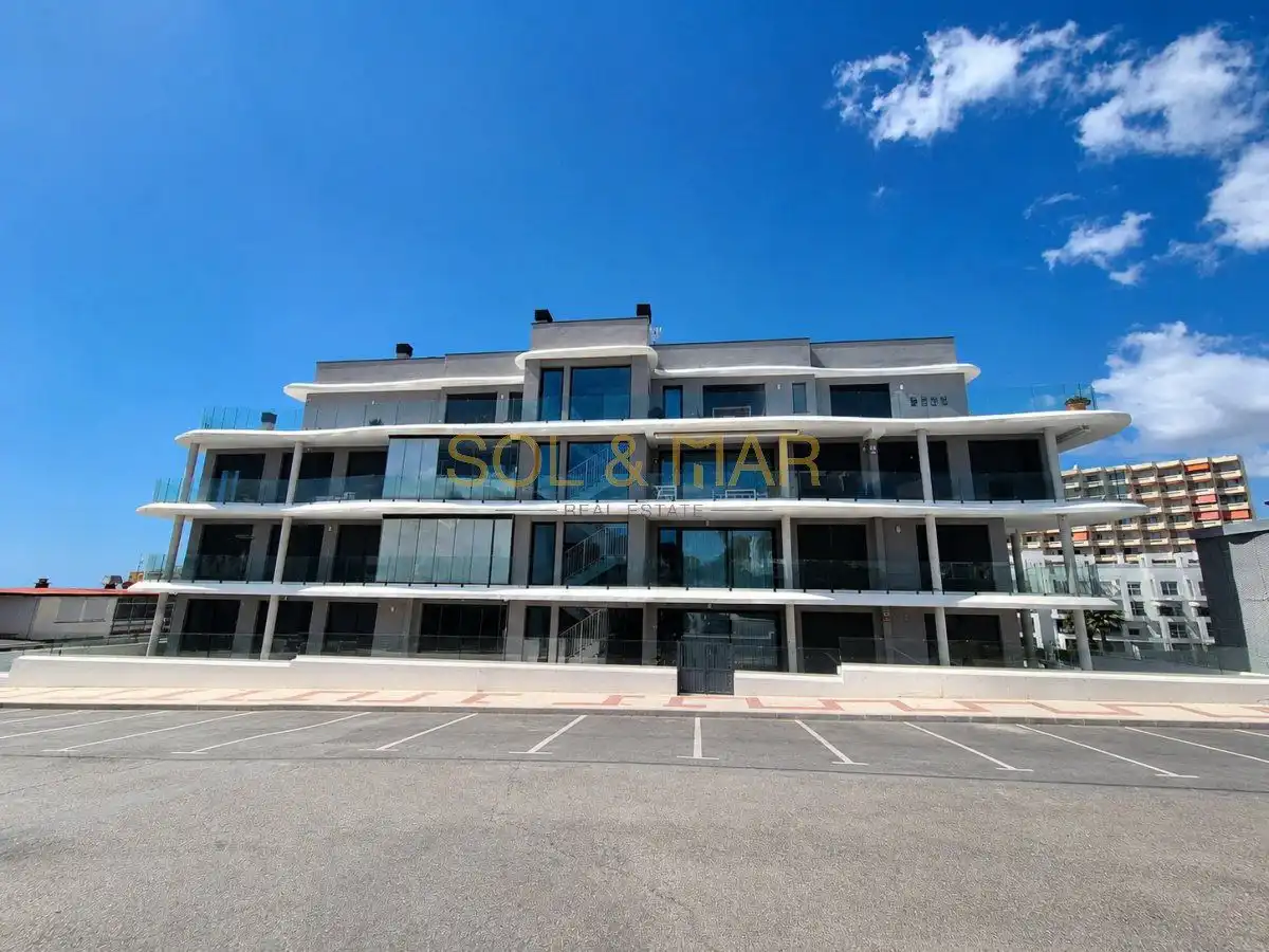 Vista exterior de Pis en venda en Torremolinos amb Aire condicionat, Calefacció i Moblat