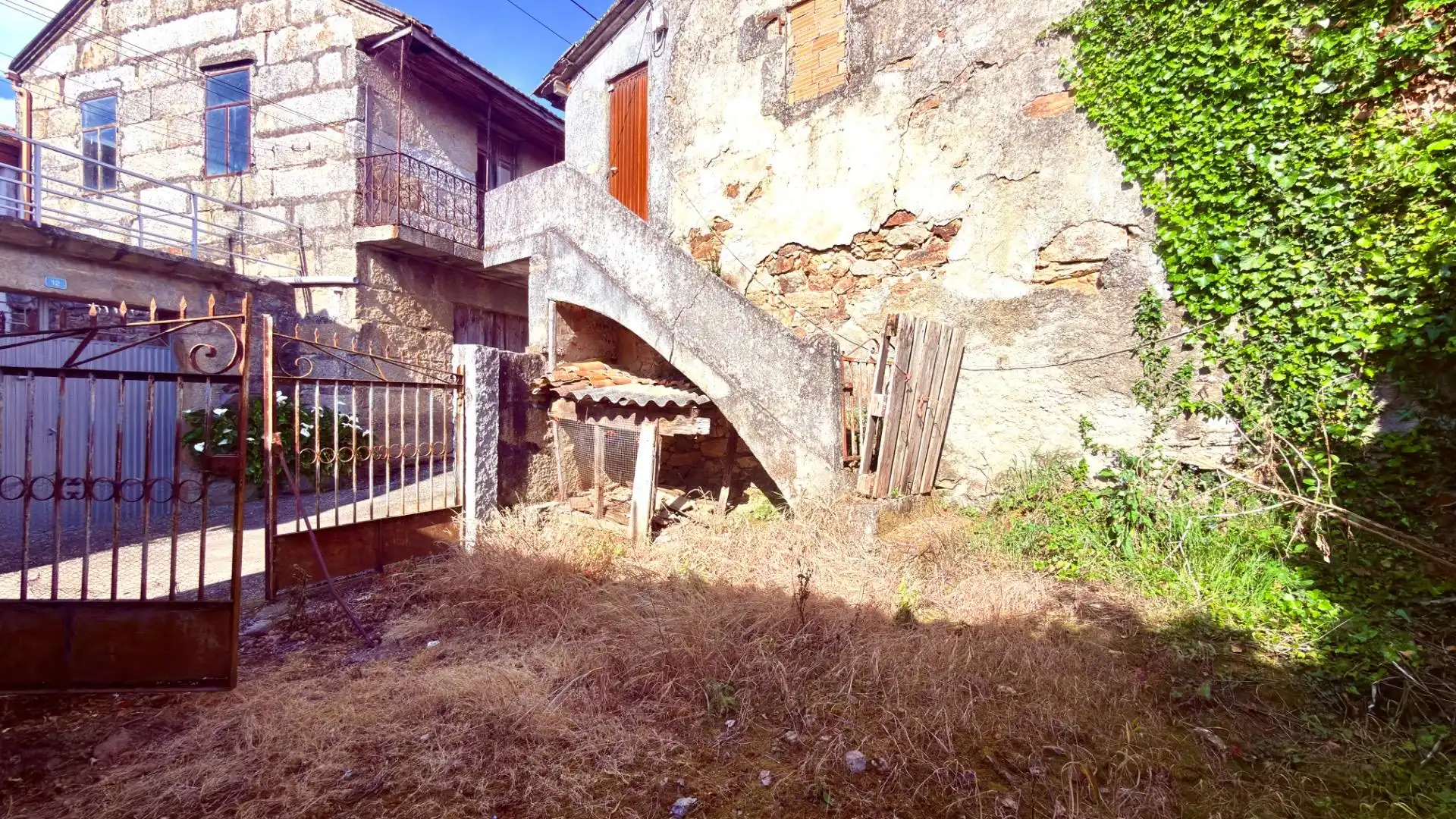 Houses for sale in A Merca    with Balcony