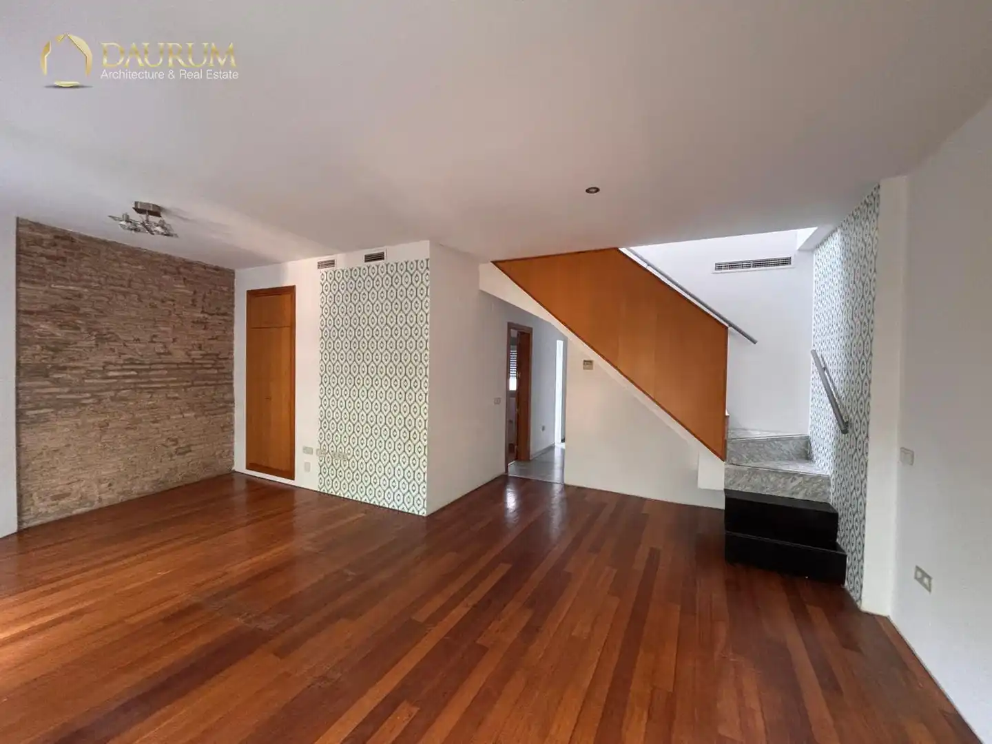 Duplex with lift for sale in Casco Antiguo, imagen 3