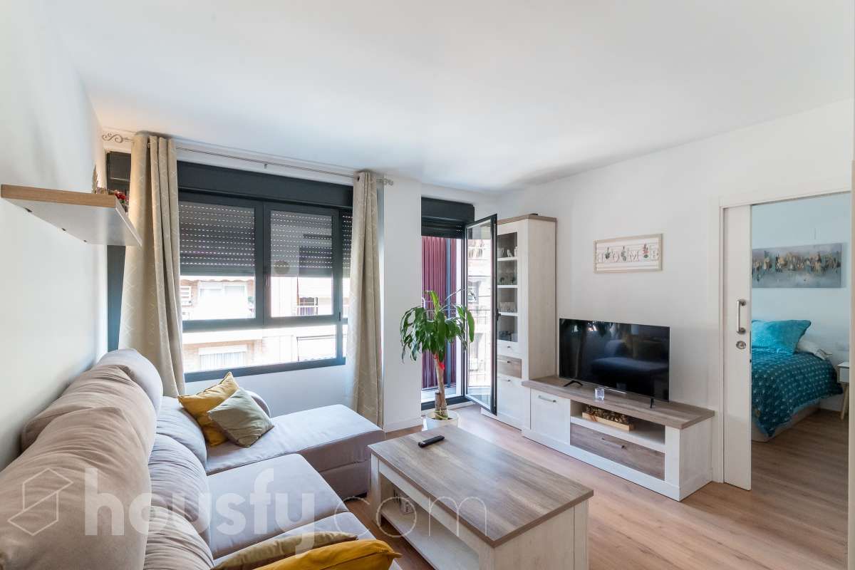 Pis de lloguer a Carrer de Francisco Moreno Usedo, Nou Moles