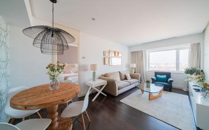Living room of Flat for sale in  Madrid Capital  with Air Conditioner, Heating and Furnished