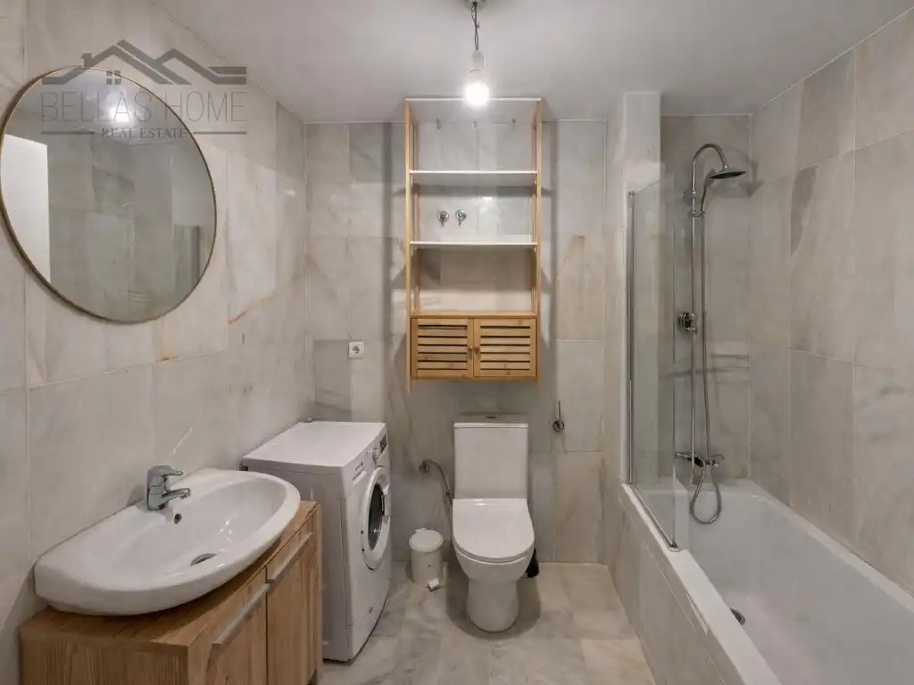 Bany de Dúplex en venda en Estepona amb Aire condicionat, Terrassa i Piscina