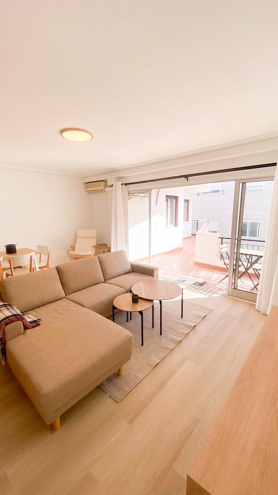 Living room of Flat to rent in Paterna  with Air Conditioner, Parquet flooring and Terrace