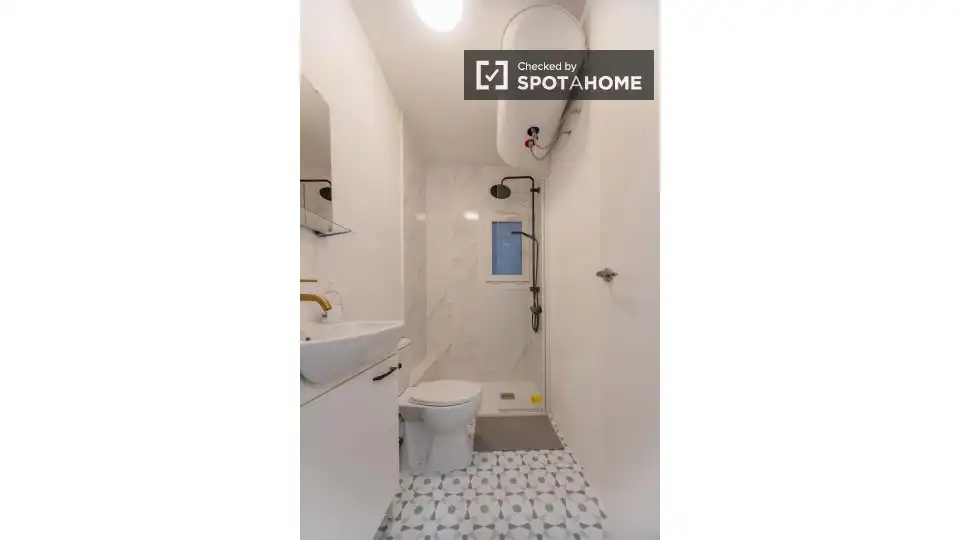 Baño de Piso de alquiler en Mislata con Aire acondicionado, Calefacción y Amueblado