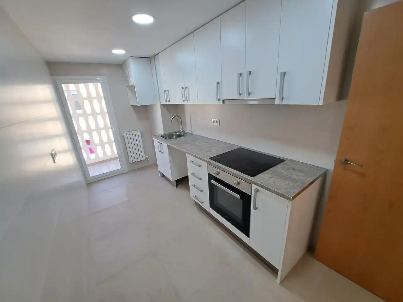 Cocina de Piso de alquiler en  Zaragoza Capital con Balcón