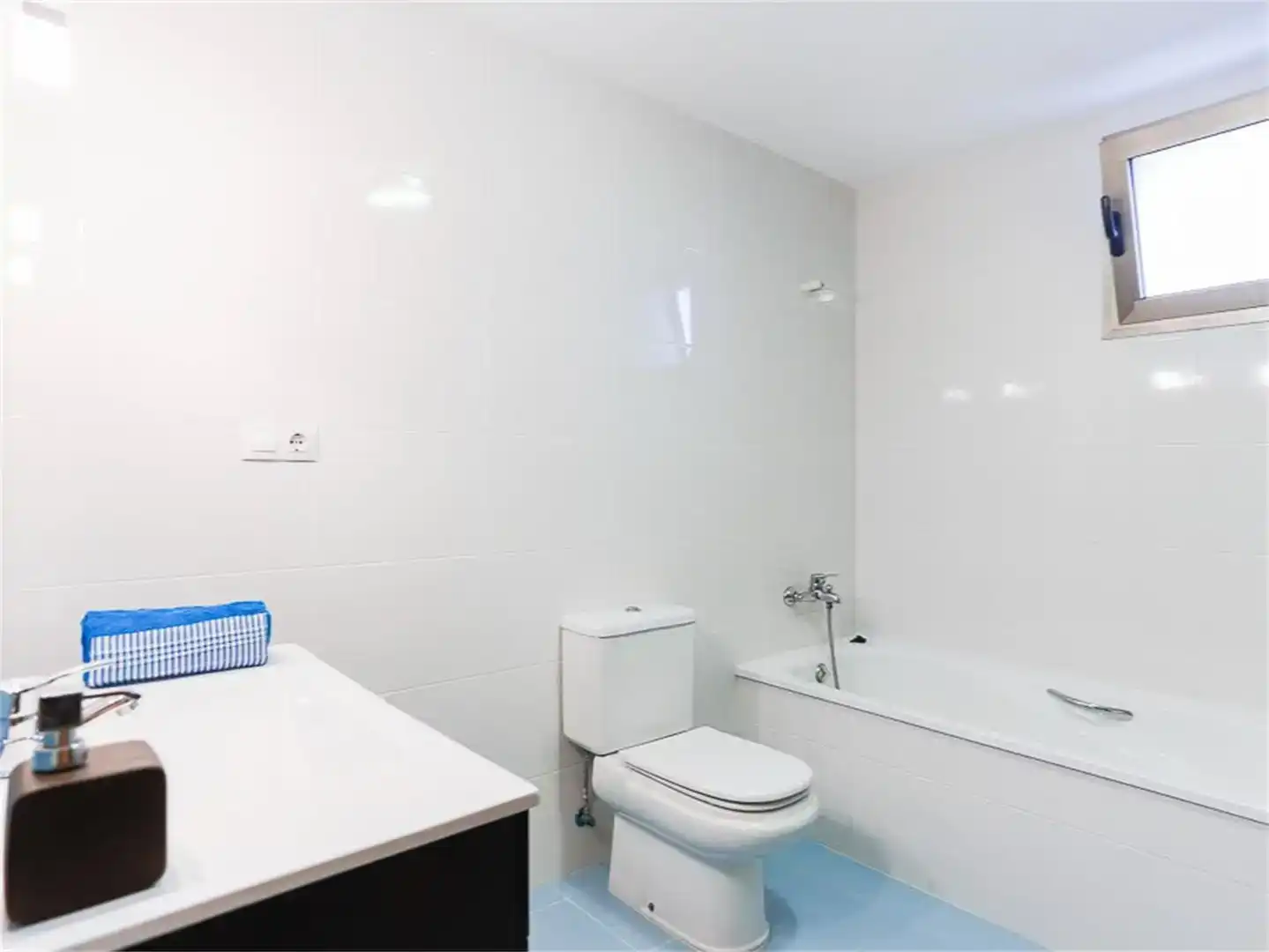 Bany de Casa o xalet de lloguer en Montserrat amb Piscina