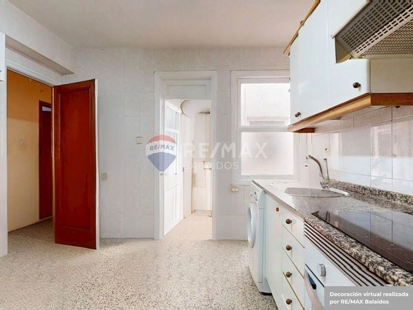 Cuina de Pis en venda en Vigo  amb Calefacció i Parquet