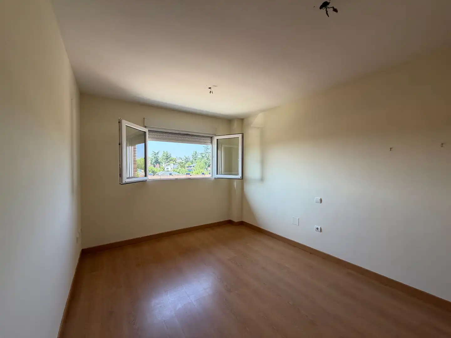 Habitación de Casa o chalet en venta en Colmenar Viejo con Calefacción, Jardín privado y Terraza
