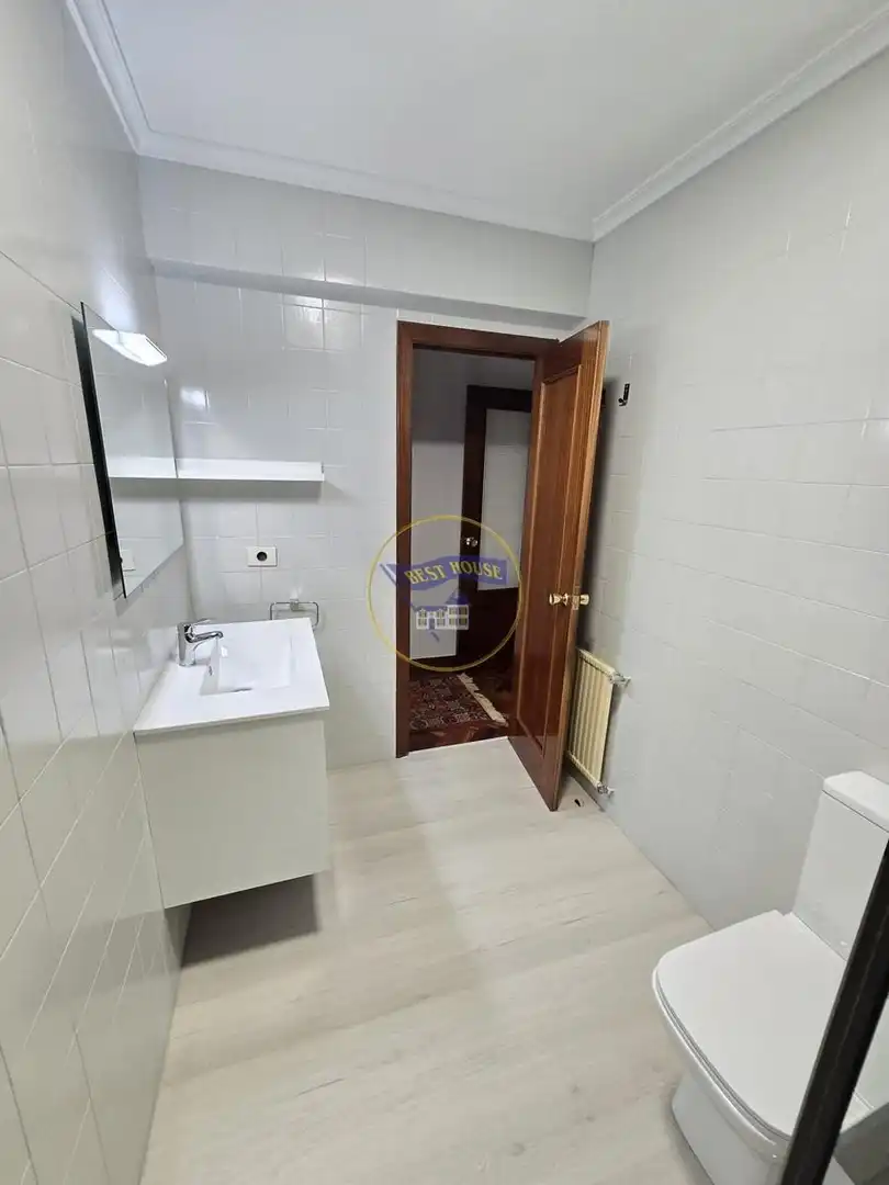 Piso en venta en Vigo  con Calefacción, Parquet y Terraza