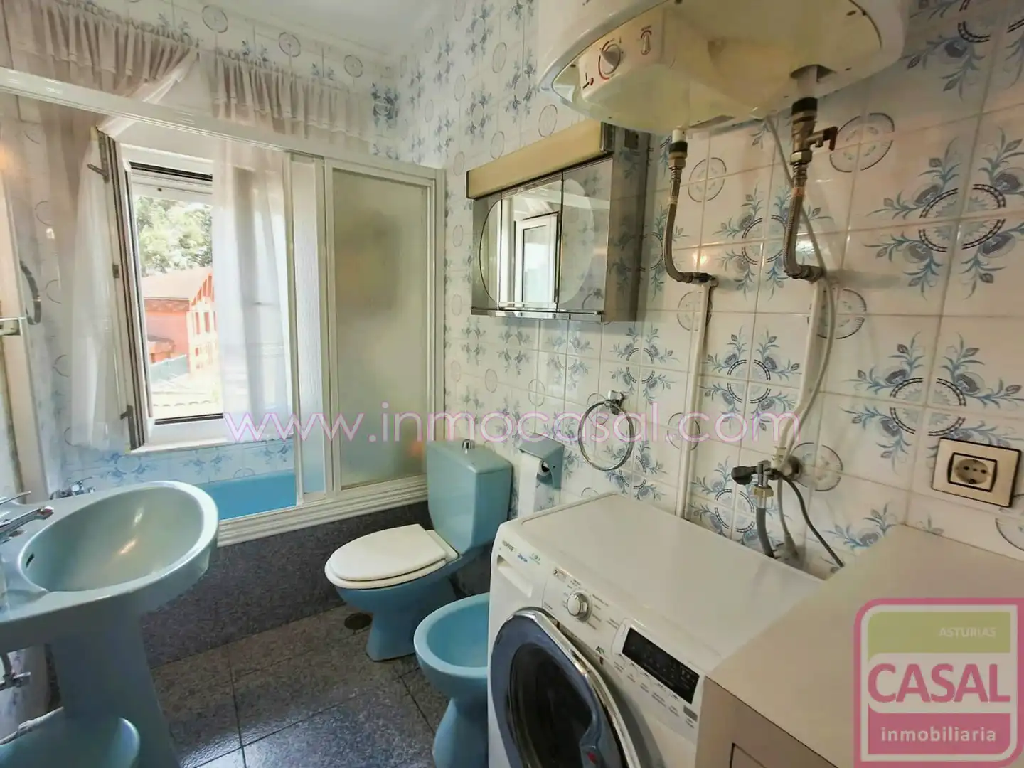 Badezimmer von Wohnung zum Verkauf in Castrillón mit Möbliert