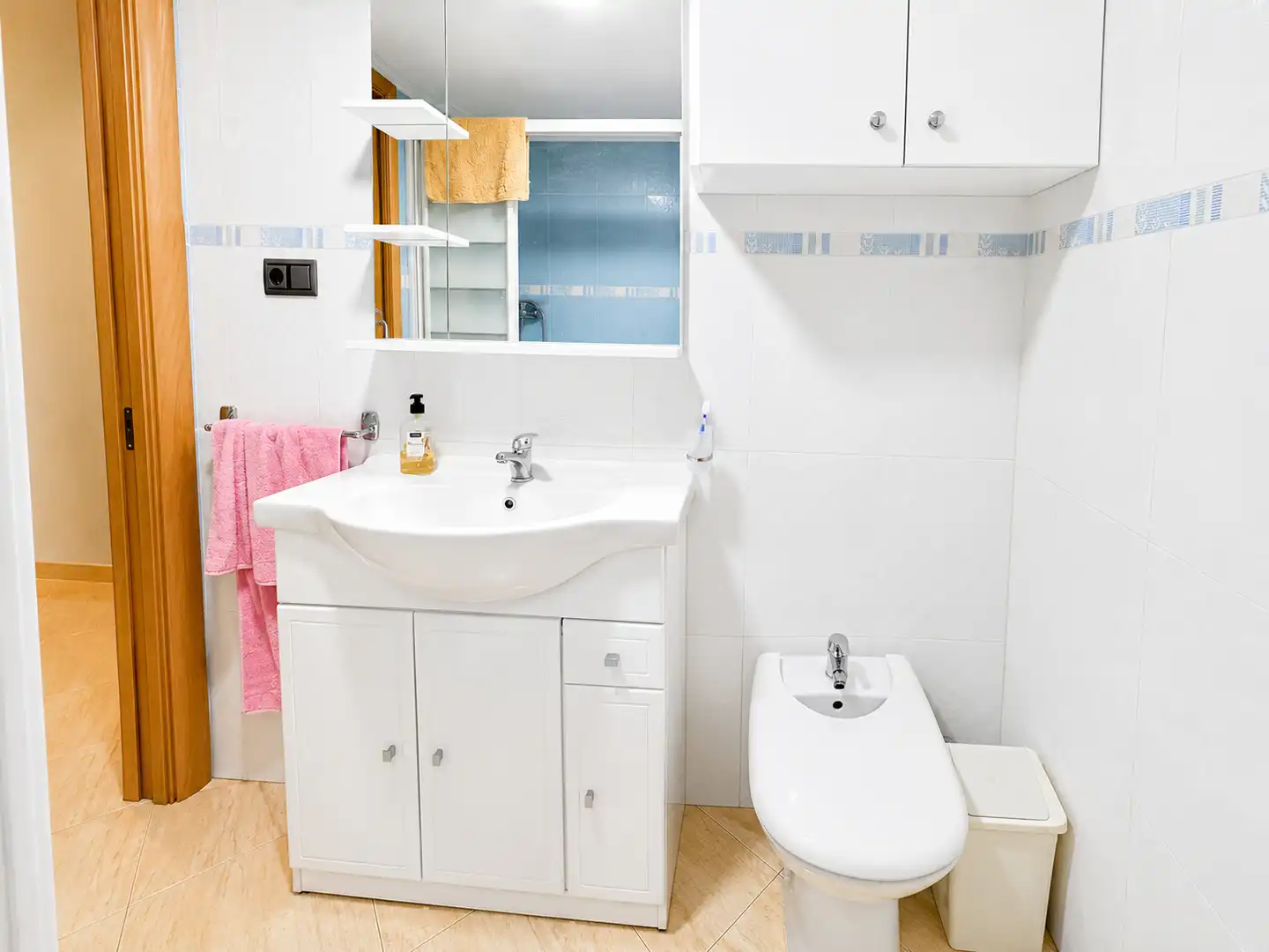 Bathroom of Flat for sale in Valencia  with Air Conditioner, Furnished and Oven