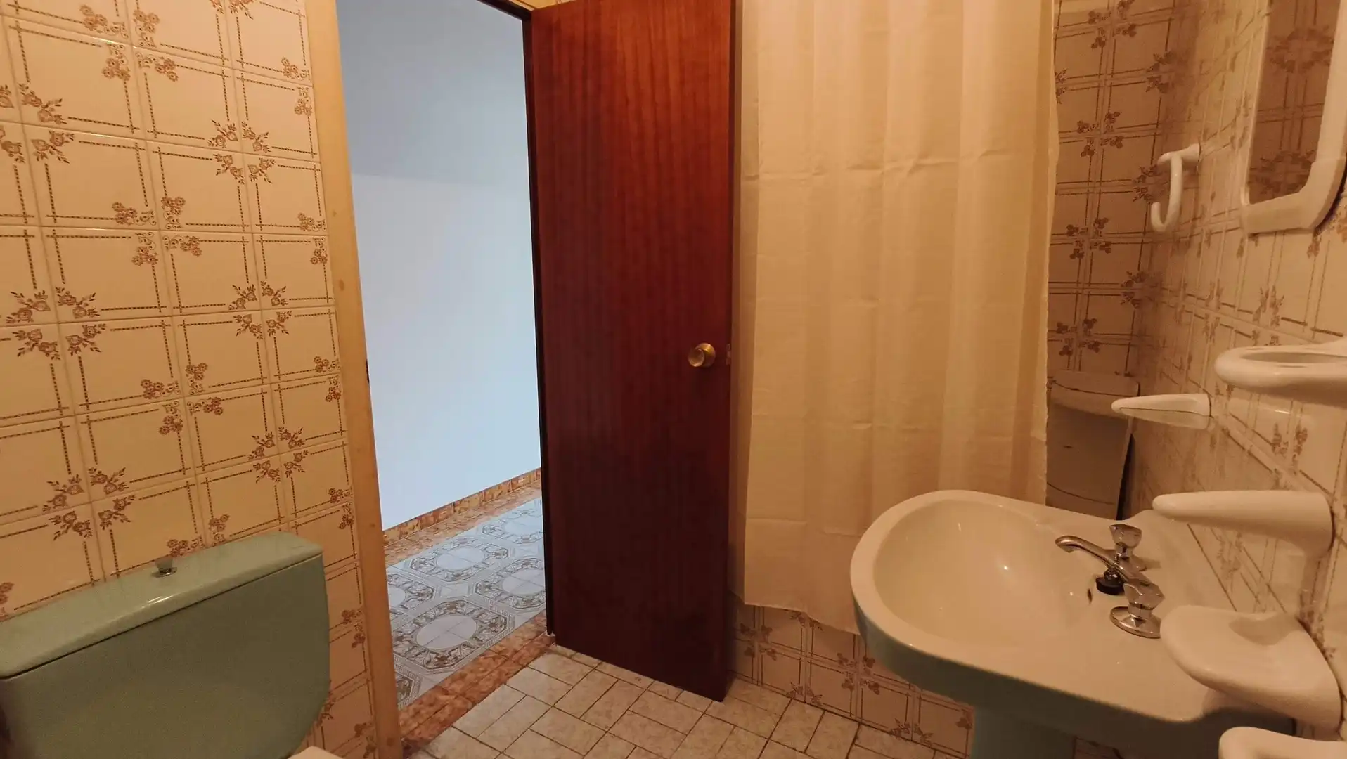 Bany de Pis de lloguer en A Coruña Capital  amb Parquet i Moblat