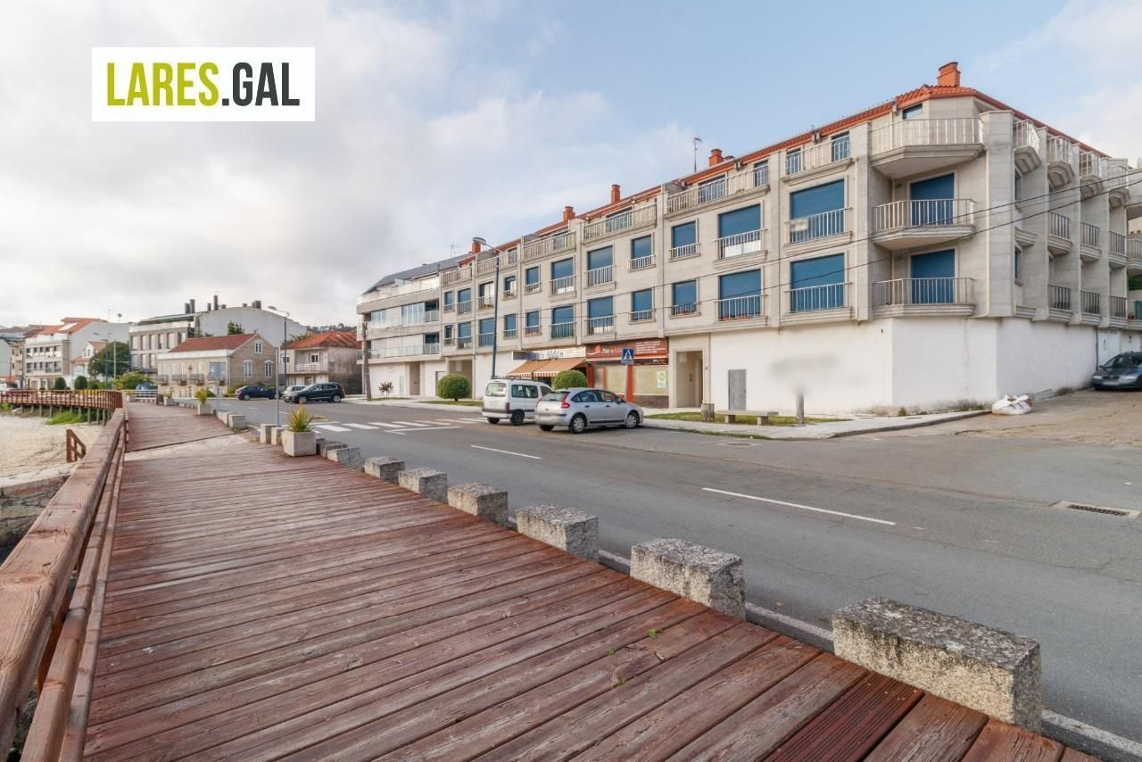 Vista exterior de Local de lloguer en Cangas 