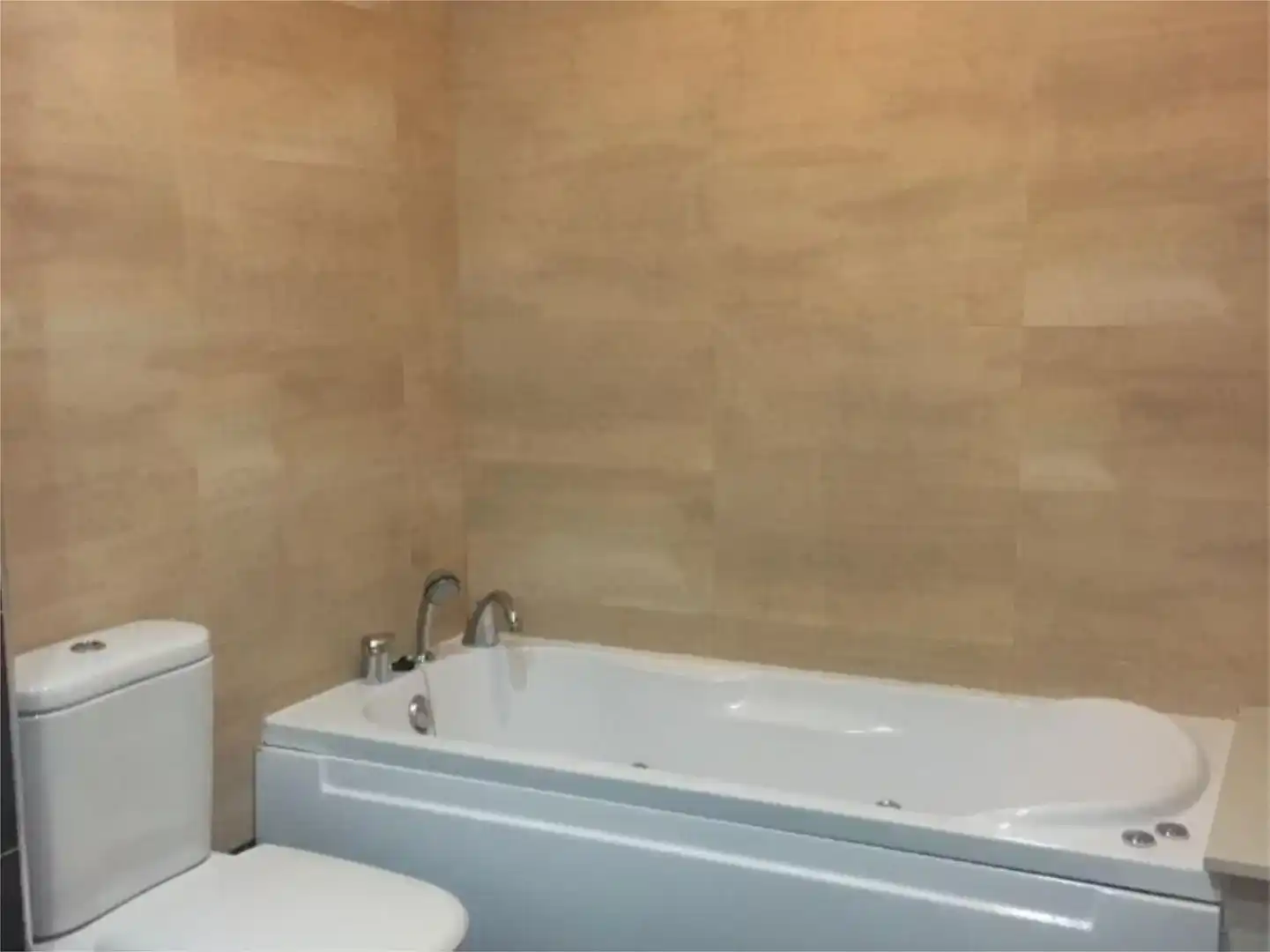 Baño de Piso en venta en Elche / Elx con Aire acondicionado y Piscina