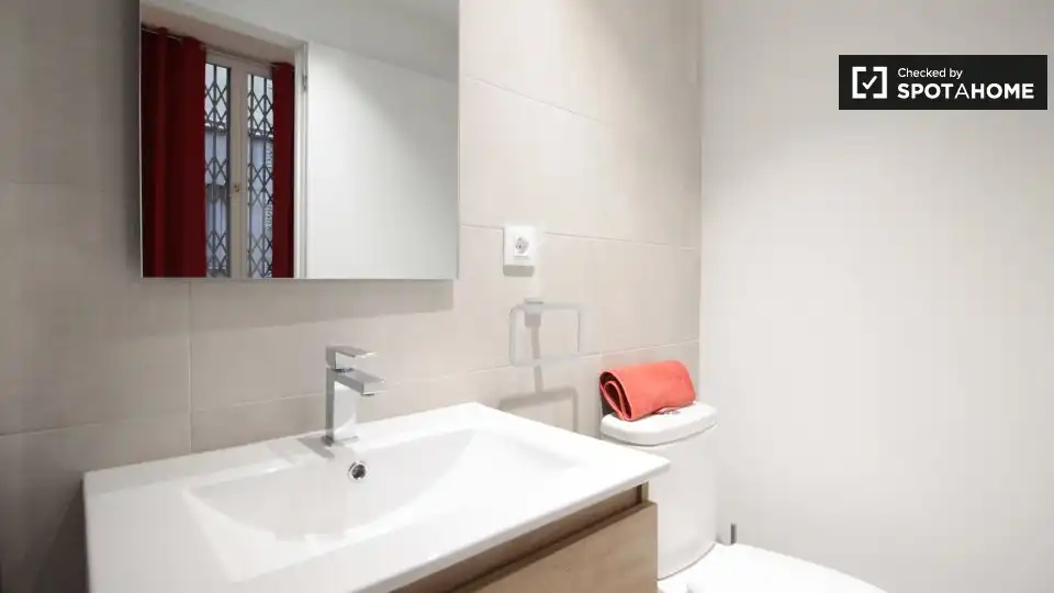 Room in Sant Pere, Sta. Caterina i la Ribera