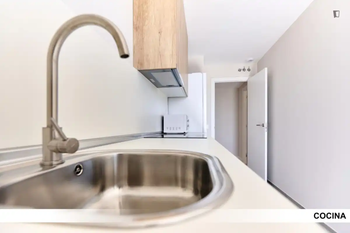 Cuina de Apartament per a compartir en Dos Hermanas amb Aire condicionat, Calefacció i Moblat