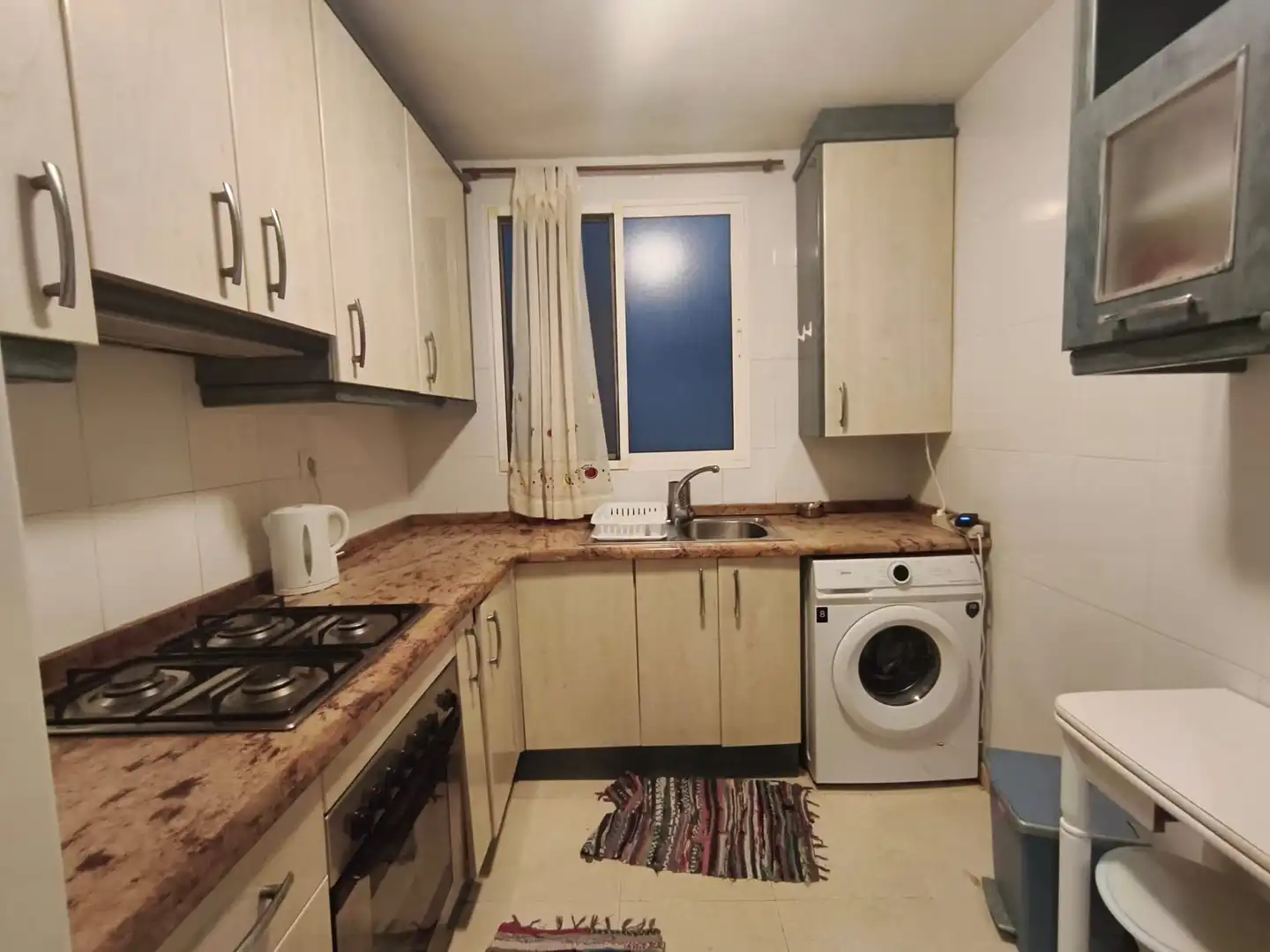 Küche von Wohnung zum Verkauf in Burjassot mit Parkett, Ofen und Waschmaschine