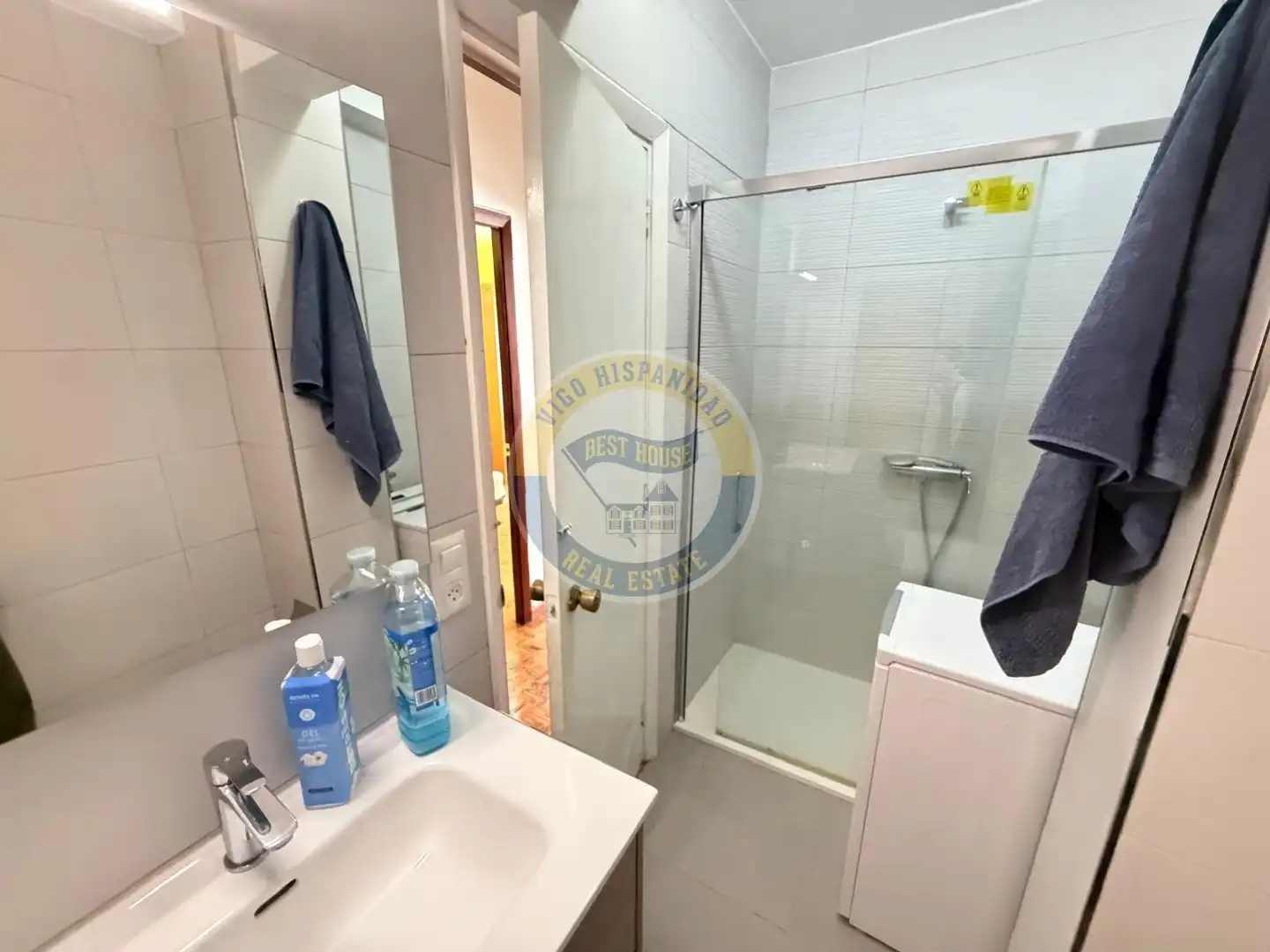 Baño de Piso de alquiler en Vigo  con Calefacción, Parquet y Amueblado