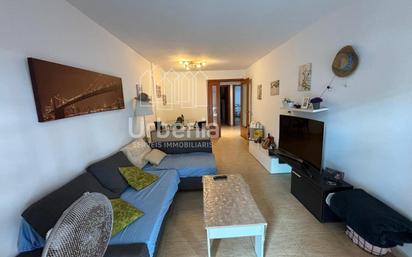 Living room of Flat for sale in Pineda de Mar  with Heating, Terrace and Furnished